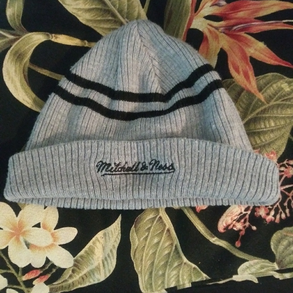 SMALL MITCHELL & NESS BEANIE CAP